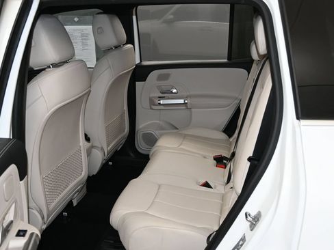 Used 2023 Mercedes-Benz EQB 300 4MATIC image 41