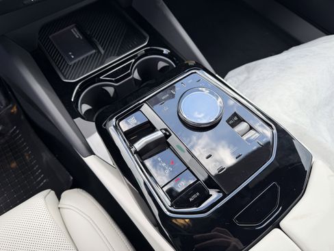 New 2026 BMW 530i xDrive w/ Premium Package AWD/4WD image 12