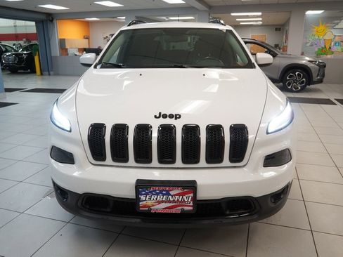 Used 2018 Jeep Cherokee Latitude w/ Altitude Package image 14
