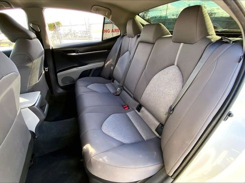 Used 2022 Toyota Camry LE image 19