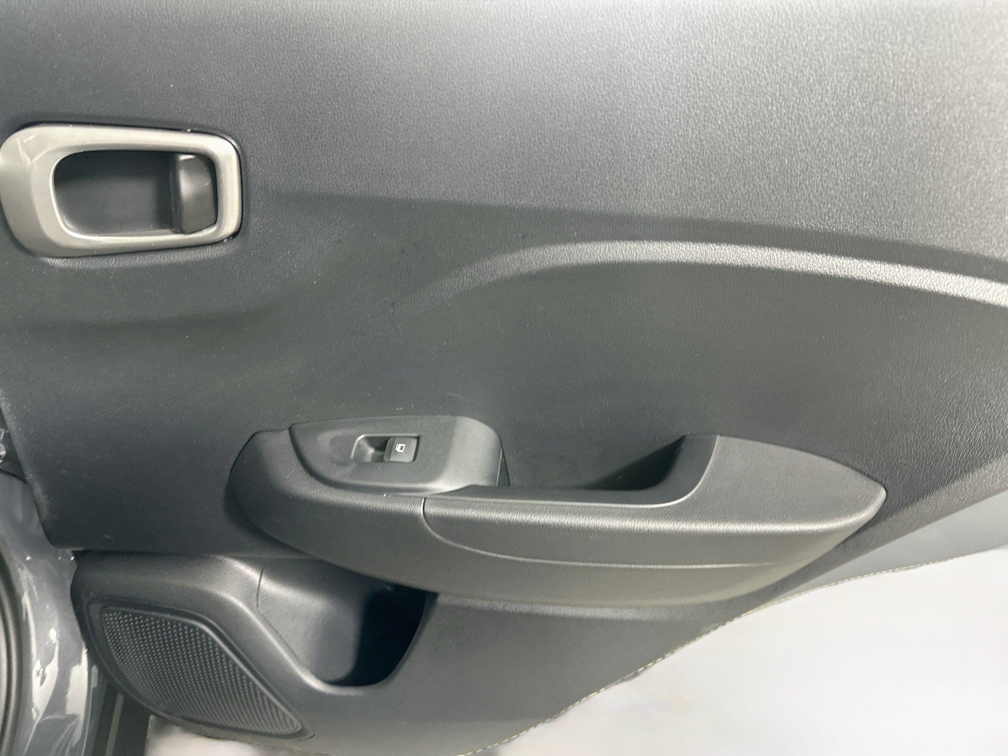 Used 2025 Hyundai Venue SEL FWD image 28