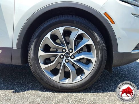 Used 2022 Lincoln Nautilus Reserve FWD image 11