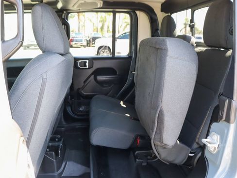 Used 2025 Jeep Gladiator Mojave AWD/4WD image 36