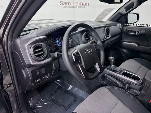 Used 2022 Toyota Tacoma TRD Sport image 9