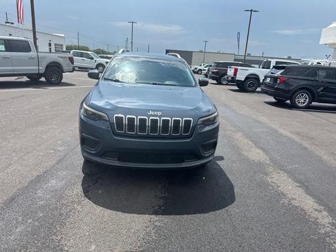 Used 2020 Jeep Cherokee Latitude FWD image 3