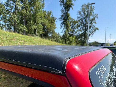 Used 2018 Jeep Wrangler Rubicon AWD/4WD image 9