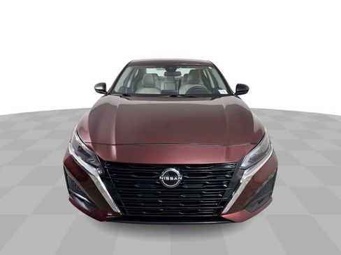 Used 2025 Nissan Altima 2.5 SV FWD image 3