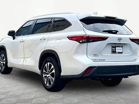 Used 2023 Toyota Highlander XLE FWD image 12