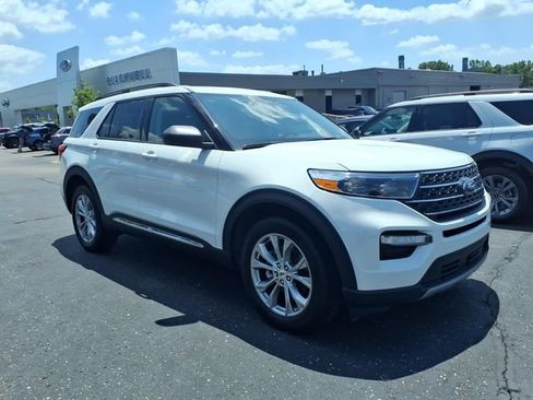 Used 2024 Ford Explorer XLT w/ Equipment Group 202A AWD/4WD image 3