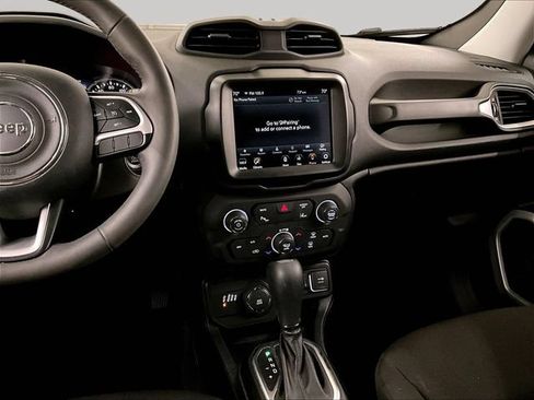 Used 2018 Jeep Renegade Latitude w/ UConnect 8.4 Nav Group AWD/4WD image 6