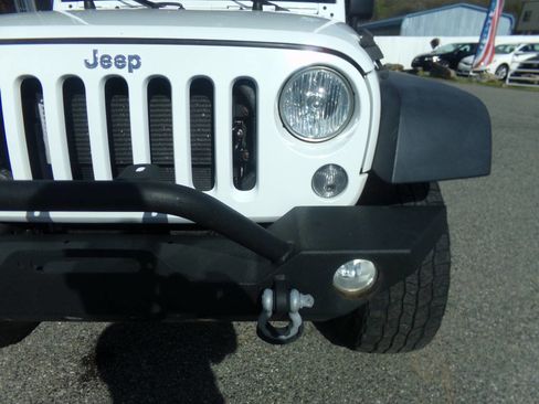 Used 2017 Jeep Wrangler Unlimited Sport w/ Quick Order Package 24S AWD/4WD image 3