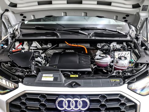 Used 2024 Audi Q5 e Prestige w/ Prestige Package image 12