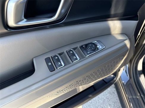 New 2026 Kia Carnival LX image 10