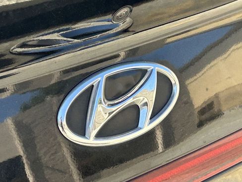 Used 2020 Hyundai Sonata Limited w/ Preferred Accessory Package image 5