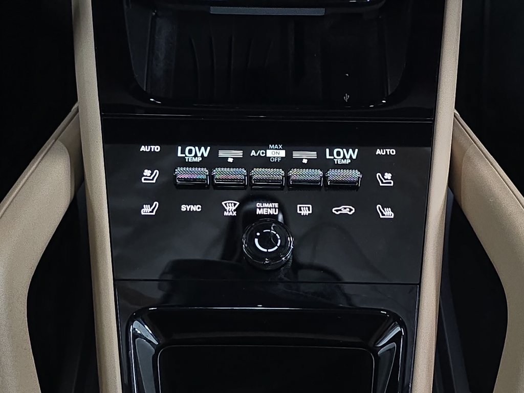 Certified 2024 Porsche Cayenne Coupe AWD/4WD image 19