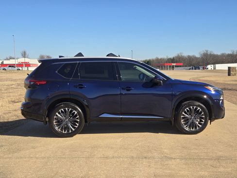 New 2026 Nissan Rogue Platinum image 7