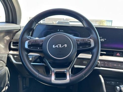 Used 2025 Kia Sportage EX image 18