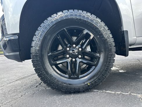 Used 2021 Chevrolet Silverado 1500 LT Trail Boss w/ Convenience Package II AWD/4WD image 11