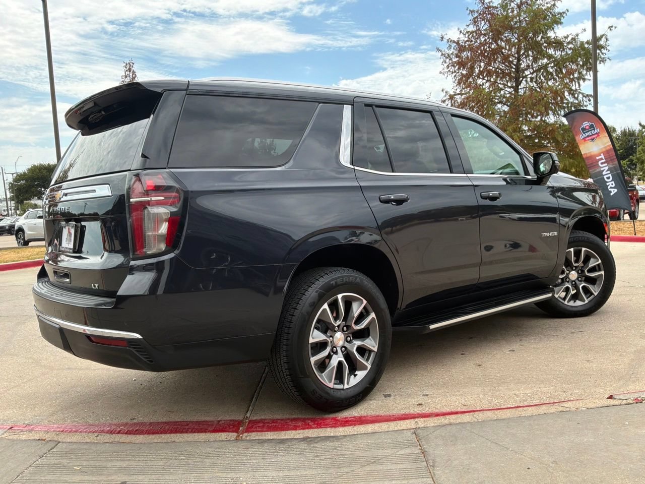 Used 2024 Chevrolet Tahoe LT w/ Luxury Package AWD/4WD image 6