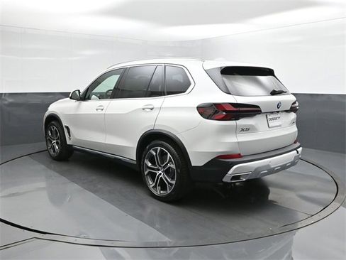 New 2026 BMW X5 sDrive40i image 5