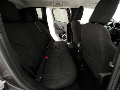 Used 2018 Jeep Renegade Latitude w/ Cold Weather Group image 16