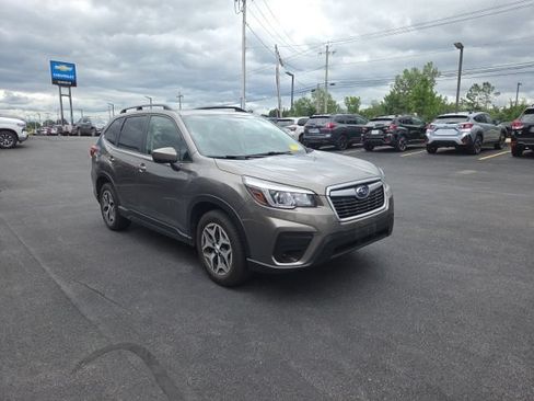 Used 2019 Subaru Forester Premium w/ All-Weather Package AWD/4WD image 4