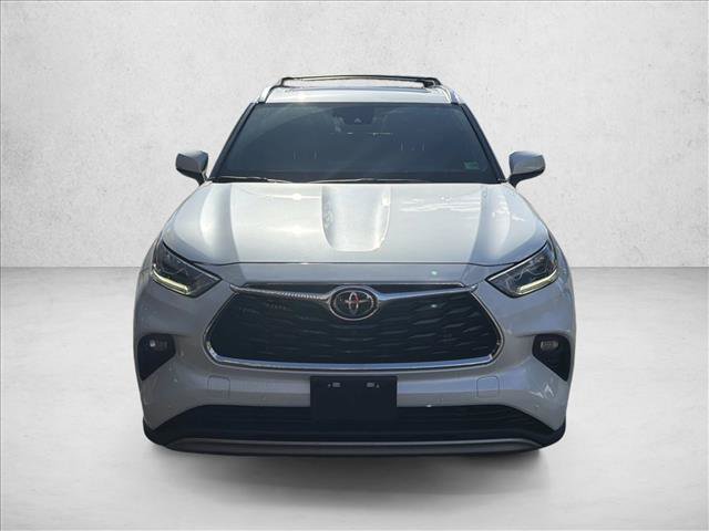 Used 2022 Toyota Highlander Platinum AWD/4WD image 2