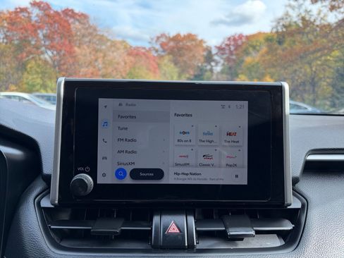 Used 2025 Toyota RAV4 XLE image 21