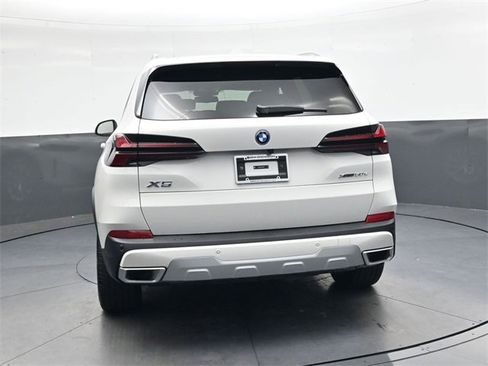 New 2026 BMW X5 xDrive50e image 5