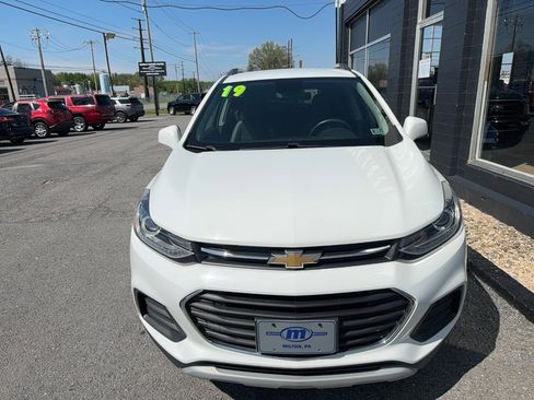 Used 2019 Chevrolet Trax LT w/ LT Convenience Package AWD/4WD image 2