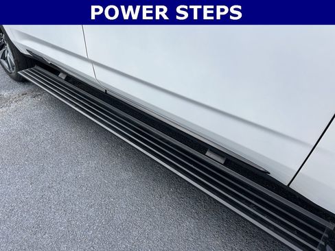 Used 2023 Cadillac Escalade ESV Sport Platinum image 13