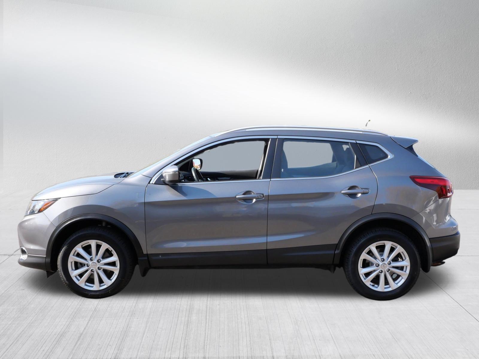 Used 2017 Nissan Rogue Sport SV w/ SV All-Weather Package AWD/4WD image 4