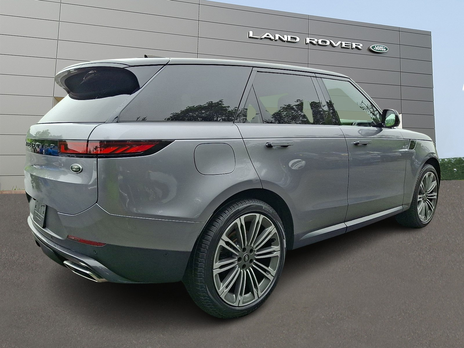 Used 2023 Land Rover Range Rover Sport SE AWD/4WD image 2
