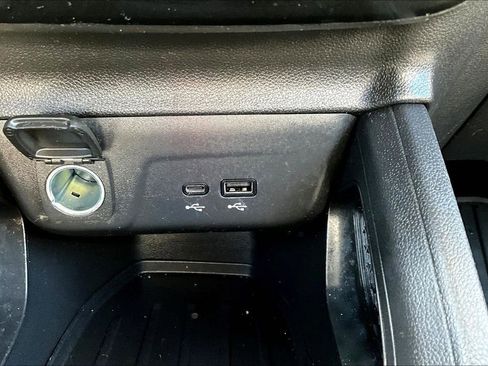 Used 2024 Chevrolet TrailBlazer LT w/ LT Cold Weather Package FWD image 12