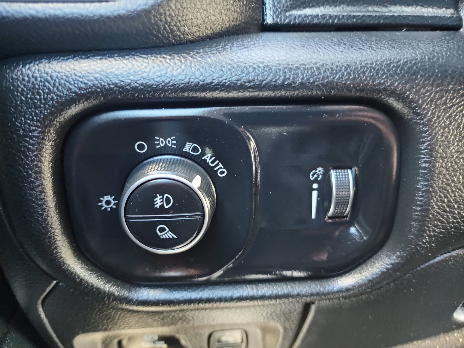 Used 2020 RAM 1500 Big Horn AWD/4WD image 19