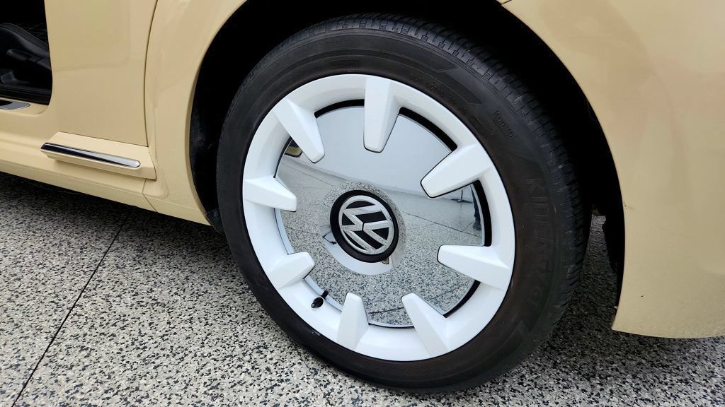 Used 2019 Volkswagen Beetle 2.0T Final Edition SEL FWD image 9