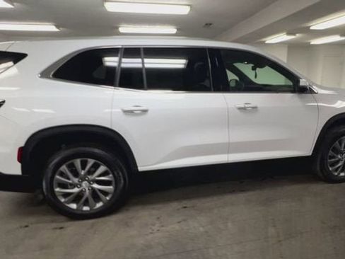 Certified 2025 Buick Enclave Preferred image 9