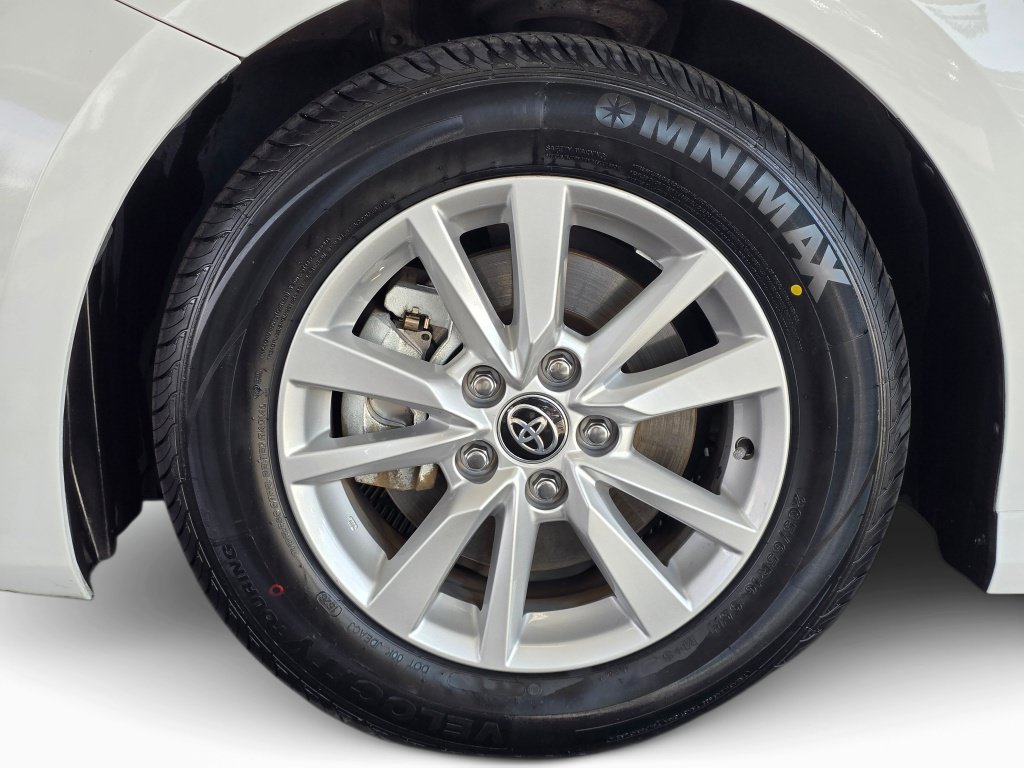 Used 2025 Toyota Camry LE w/ Convenience Package FWD image 11