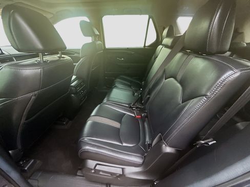 Certified 2025 Honda Pilot Touring image 24