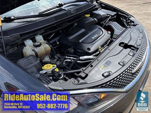 Used 2017 Chrysler Pacifica Touring w/ Tire & Wheel Group FWD image 23