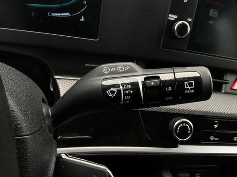 Used 2025 Kia Sportage LX image 34