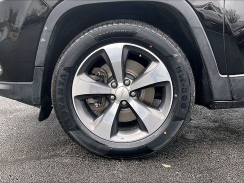 Used 2019 Jeep Cherokee Limited image 9