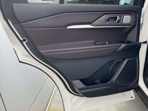 New 2026 Ford Explorer Platinum image 10