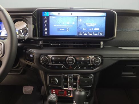 Used 2025 Jeep Wrangler Unlimited Rubicon 4xe w/ Safety Group AWD/4WD image 23