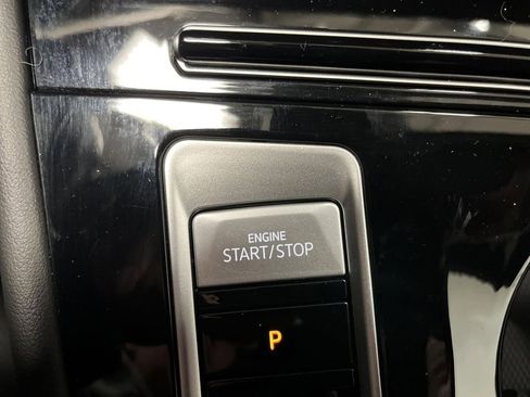 Used 2025 Volkswagen Atlas Cross Sport SE w/ Panoramic Sunroof Package image 23