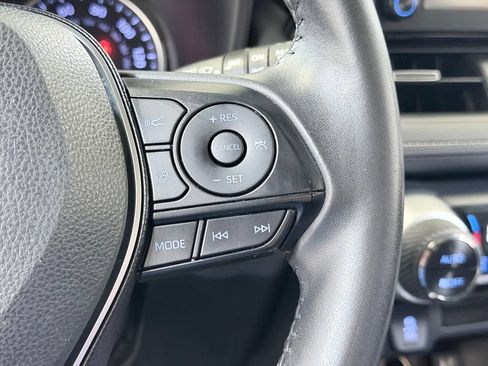 Used 2019 Toyota RAV4 XLE Premium FWD image 46