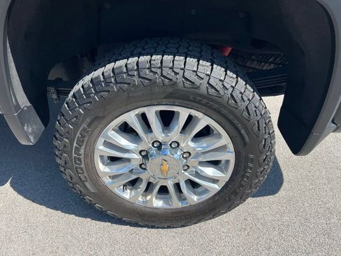 Used 2023 Chevrolet Silverado 2500 High Country w/ Z71 Off-Road Package AWD/4WD image 14