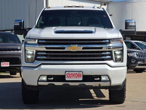 Used 2021 Chevrolet Silverado 2500 High Country w/ Technology Package AWD/4WD image 2