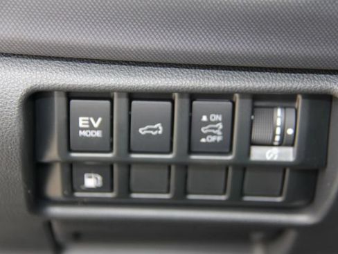 Used 2025 Subaru Forester Premium AWD/4WD image 31