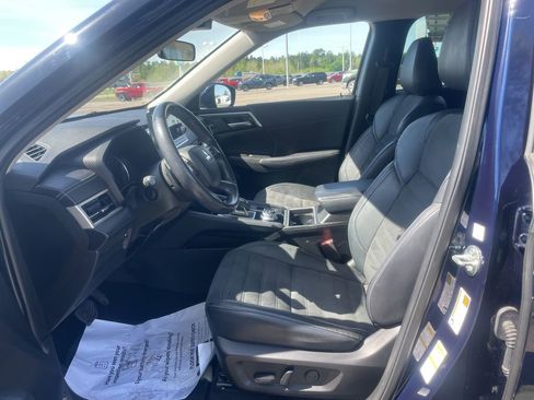 Used 2023 Mitsubishi Outlander SE image 16